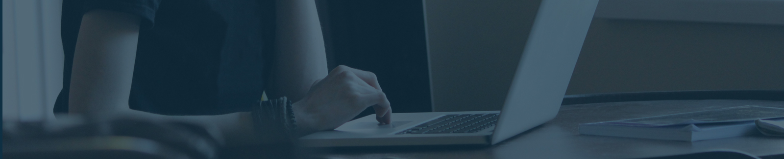 hand on computer mouse